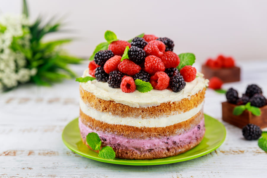 Berry naked cake